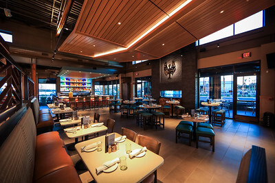 The exterior of Firebirds Wood Fired Grill Jacksonvillelocation.