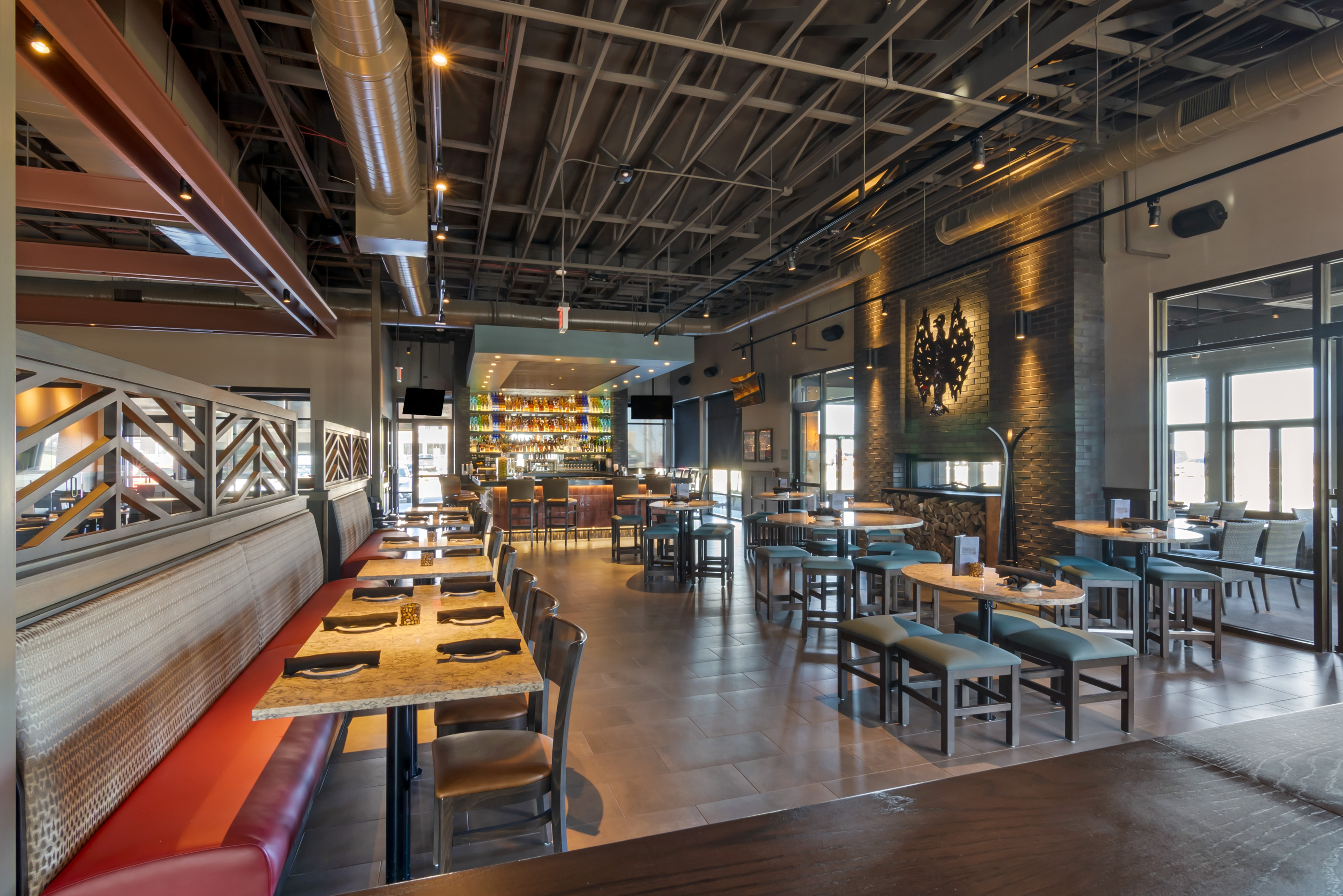 The exterior of Firebirds Wood Fired Grill Lee's Summitlocation.