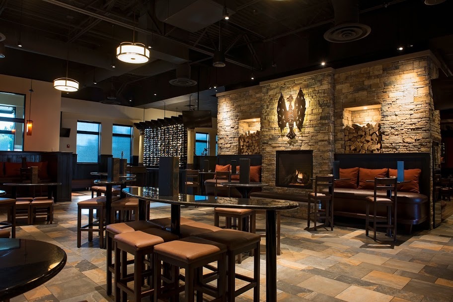 The exterior of Firebirds Wood Fired Grill Masonlocation.