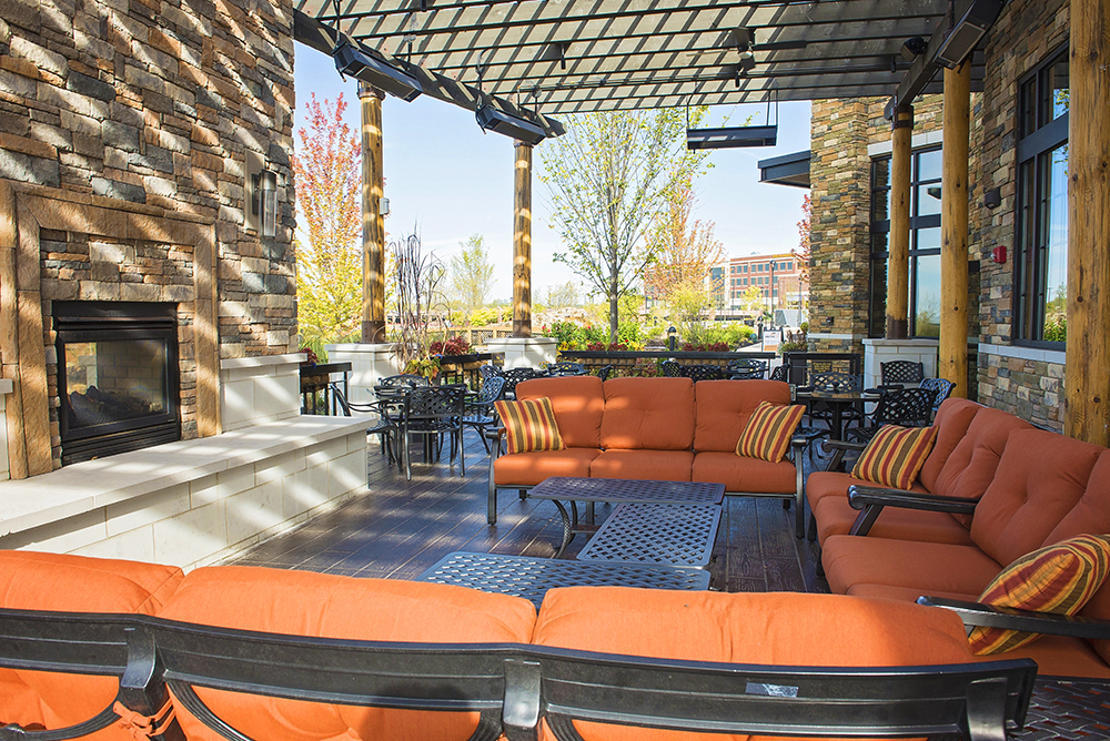 The exterior of Firebirds Wood Fired Grill Miamisburglocation.