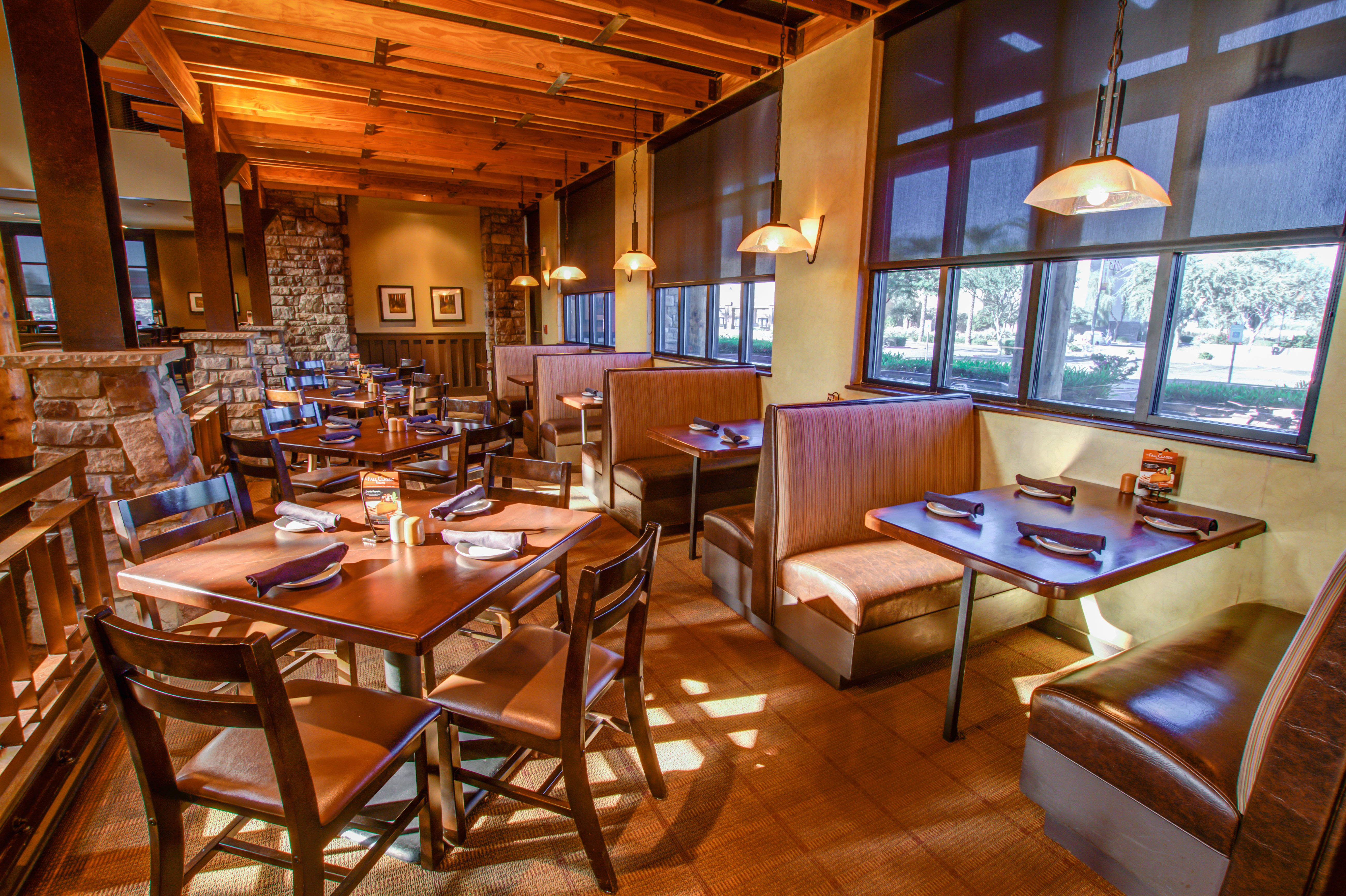 The exterior of Firebirds Wood Fired Grill Phoenix Peorialocation.