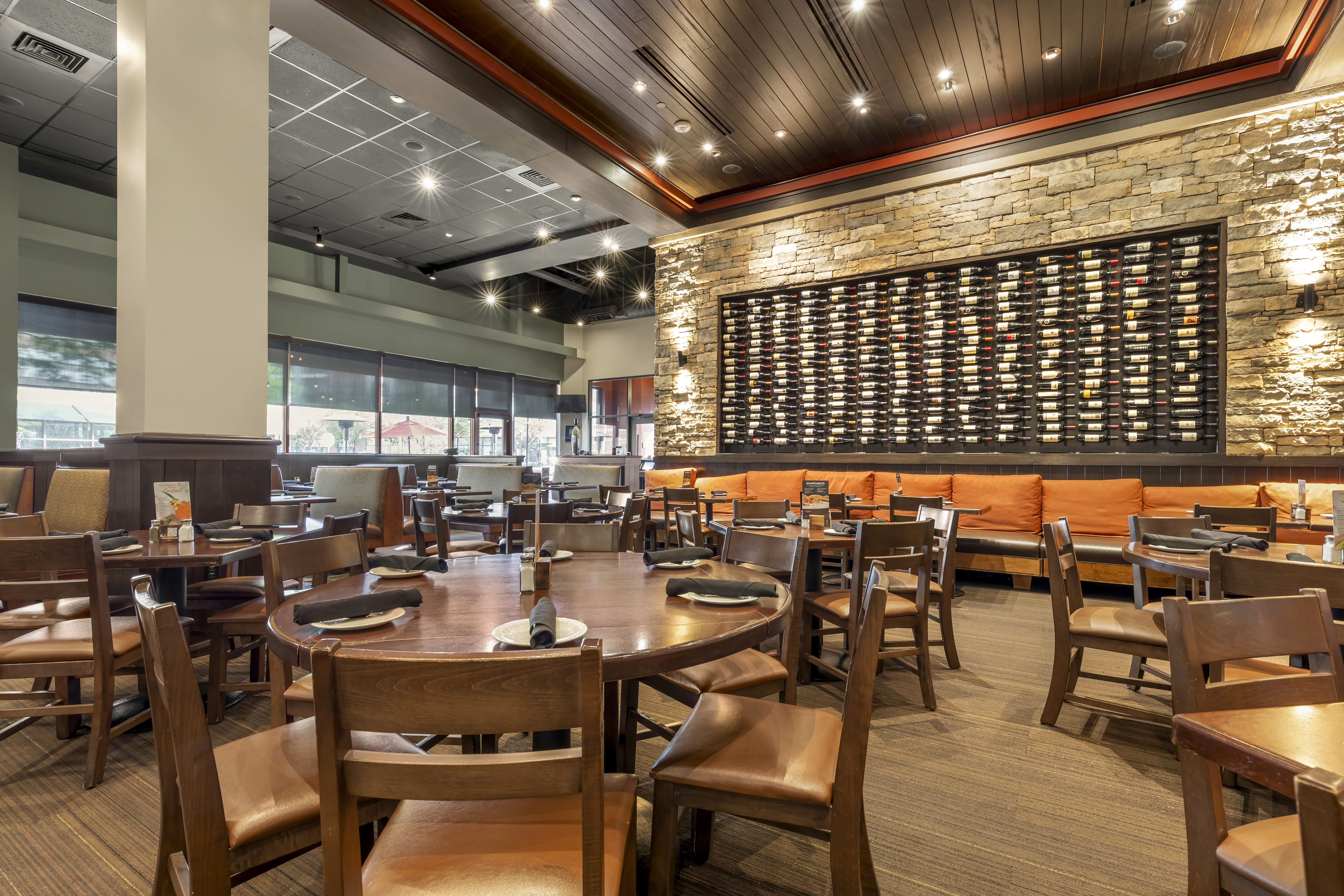 The exterior of Firebirds Wood Fired Grill Leesburglocation.